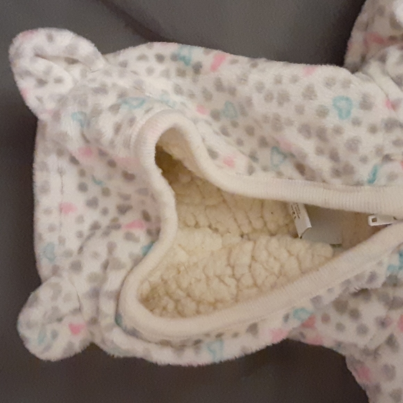 💕3 for 25💕 soft & adorable faux fur baby hoodie - Picture 4 of 9